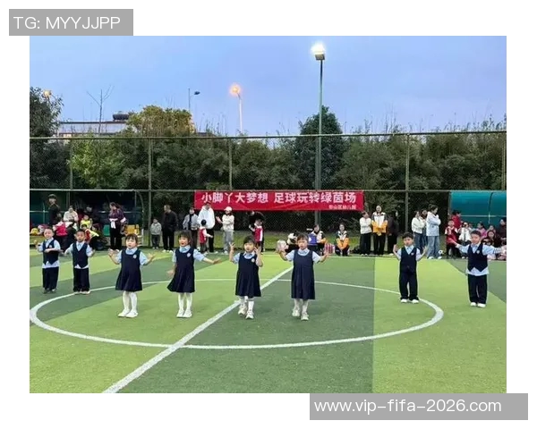幼儿足球活动精彩瞬间展现小小运动员的热情与团队精神 幼儿足球活动精彩瞬间展现小小运动员的热情与团队精神