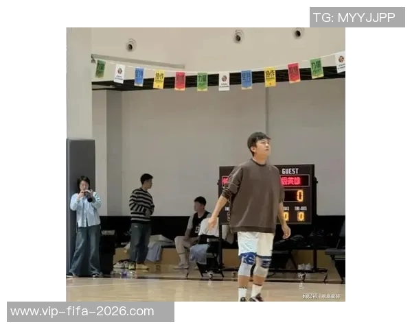 邓超足球热潮引领全民健身新风尚，明星运动员助力青少年成长